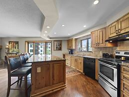 Be310 Bridge End Pet Friendly 2 Bedroom Condo by RedAwning