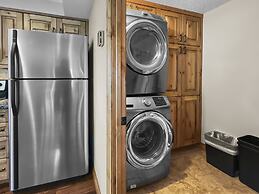 Be310 Bridge End Pet Friendly 2 Bedroom Condo by RedAwning