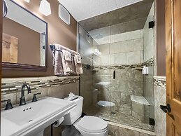 Be310 Bridge End Pet Friendly 2 Bedroom Condo by RedAwning