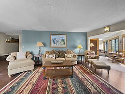 Be310 Bridge End Pet Friendly 2 Bedroom Condo by RedAwning