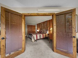 Be310 Bridge End Pet Friendly 2 Bedroom Condo by RedAwning