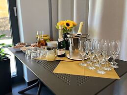 BJ81 Suite Hotel