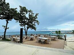Mactan Newtown Family 2 Bedroom with Balcony free wifi and pool access