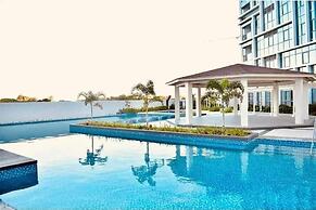 Mactan Newtown Family 2 Bedroom with Balcony free wifi and pool access
