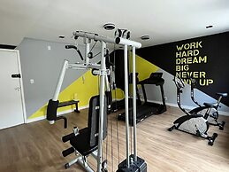 Piscina academia metro  Brazilian Corner