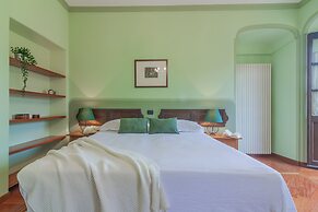 Daisy Home in Varenna