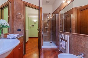 Daisy Home in Varenna