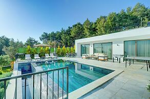 Pluto-1 PLANET LUXURY VILLAS