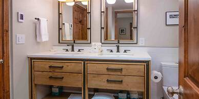 2 Bedroom Condo in Lionshead Village - Walk to Lifts