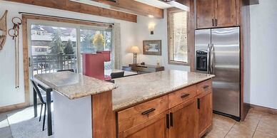 2 Bedroom Condo in Lionshead Village - Walk to Lifts