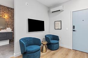BlueJay Hotel