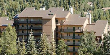 2 Bedroom Condo in Lionshead Village - Walk to Slopes, Onsite Pool