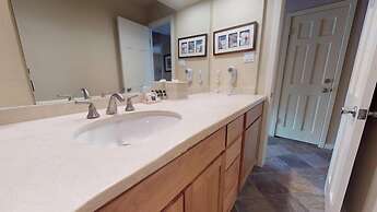 2 Bedroom Condo in Lionshead Village - Walk to Slopes, Onsite Pool