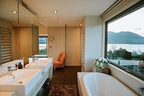 Lakeside Rd - Lake Views - Sleeps 10