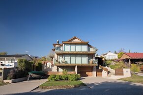 Lakeside Rd - Lake Views - Sleeps 10