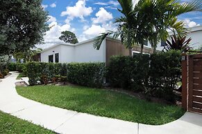 4BR Sleeps 10 Pet Friendly w/ Bbq!