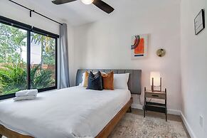 4BR Sleeps 10 Pet Friendly w/ Bbq!