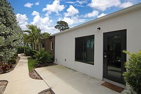 4BR Sleeps 10 Pet Friendly w/ Bbq!