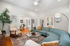 Modern Decor Walkable to Soco