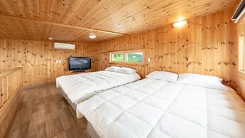 Boryeong Hiddenvillage Dokchae Poolvilla