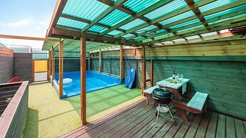 Boryeong Hiddenvillage Dokchae Poolvilla