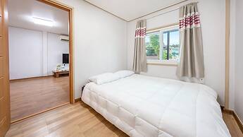 Boryeong Hiddenvillage Dokchae Poolvilla