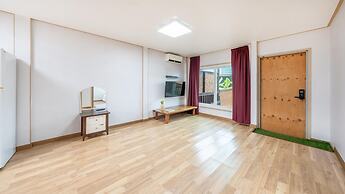 Boryeong Hiddenvillage Dokchae Poolvilla