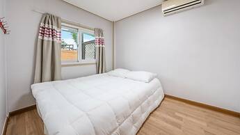 Boryeong Hiddenvillage Dokchae Poolvilla