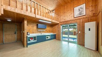 Boryeong Hiddenvillage Dokchae Poolvilla