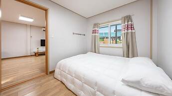 Boryeong Hiddenvillage Dokchae Poolvilla