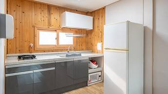 Boryeong Hiddenvillage Dokchae Poolvilla