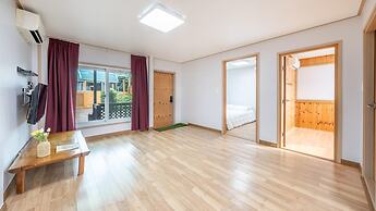 Boryeong Hiddenvillage Dokchae Poolvilla