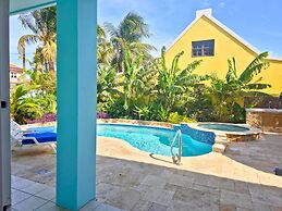 Elegant 1-bedroom Apartment 3 km From Eagle Beach