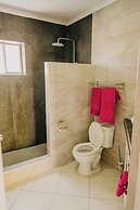 Elegant 1-bedroom Apartment 3 km From Eagle Beach