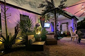 Oasis Style Jacuzzi Glamping gym Parking bbq Secure