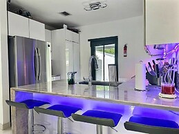 Oasis Style Jacuzzi Glamping gym Parking bbq Secure