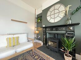 Bright Spacious Edwardian Townhouse w Garden