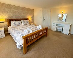 Stunning Views Central Whitby Parking