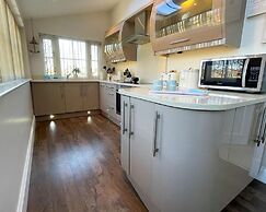 Stunning Views Central Whitby Parking