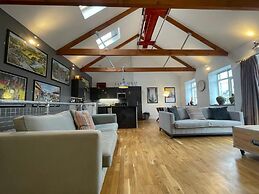 Stylish Tasteful 2bed 2bath Central Townhouse