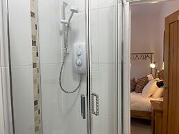 Stylish Tasteful 2bed 2bath Central Townhouse