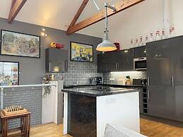 Stylish Tasteful 2bed 2bath Central Townhouse