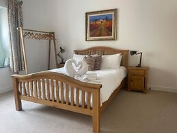 Stylish Tasteful 2bed 2bath Central Townhouse