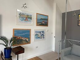 Stylish Tasteful 2bed 2bath Central Townhouse