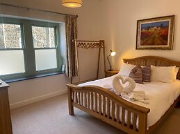 Stylish Tasteful 2bed 2bath Central Townhouse