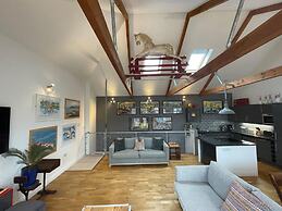 Stylish Tasteful 2bed 2bath Central Townhouse