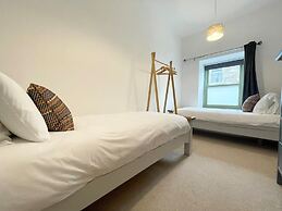 Stylish Tasteful 2bed 2bath Central Townhouse