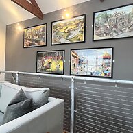 Stylish Tasteful 2bed 2bath Central Townhouse