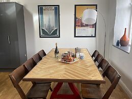 Stylish Tasteful 2bed 2bath Central Townhouse