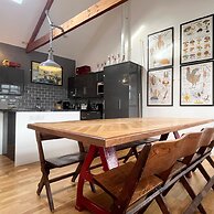 Stylish Tasteful 2bed 2bath Central Townhouse